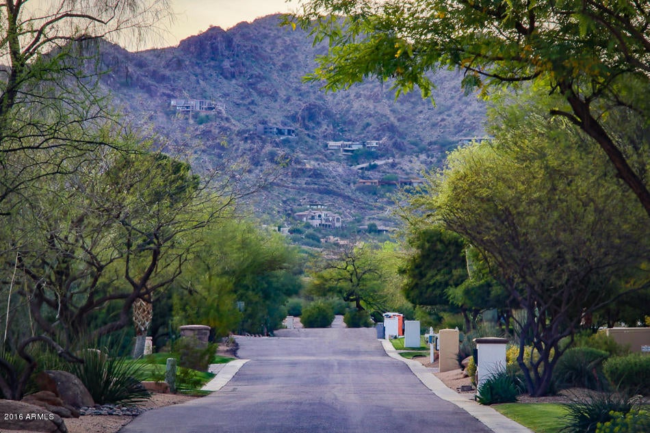 6627 E Bluebird Lane -