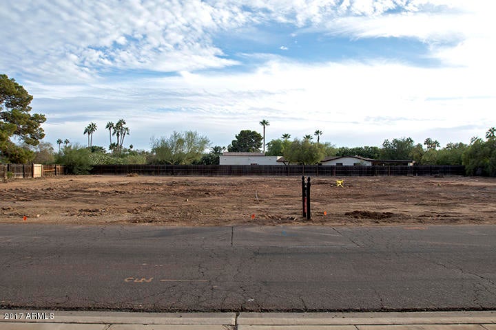 7313 E Jackrabbit Road -