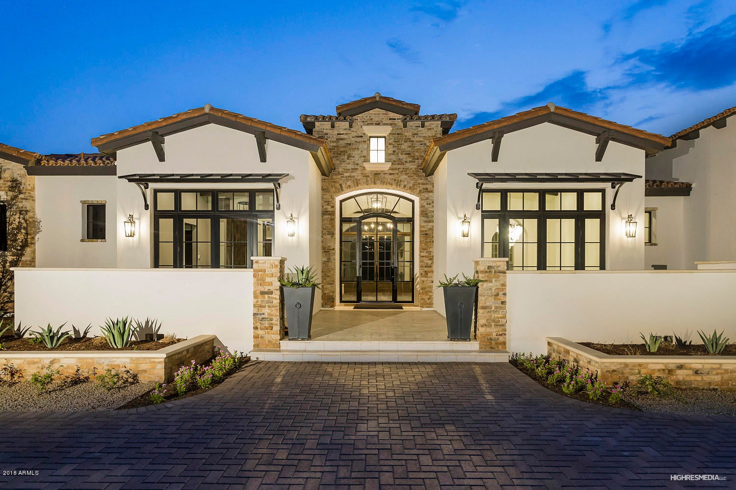 5824 N Casa Blanca Drive — photo 1