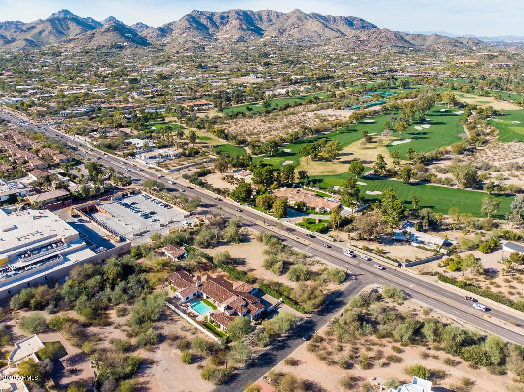5111 E Lincoln Drive -