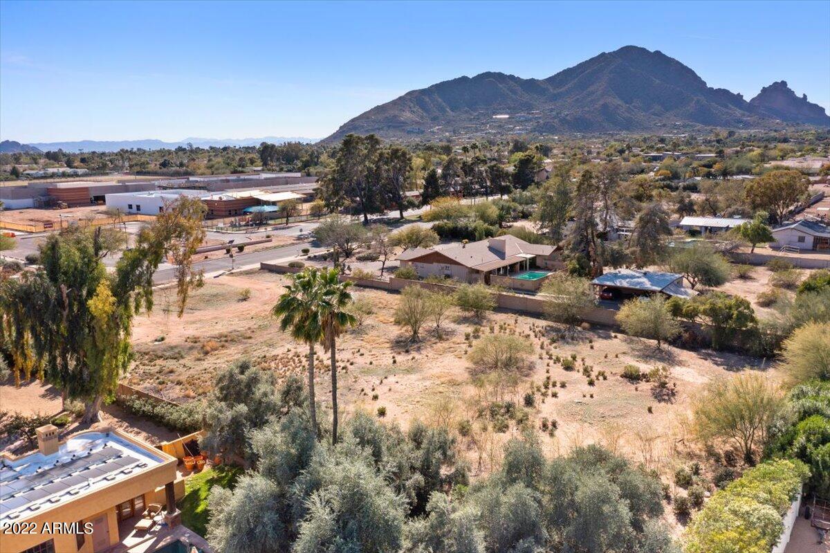 6924 E Mcdonald Drive -