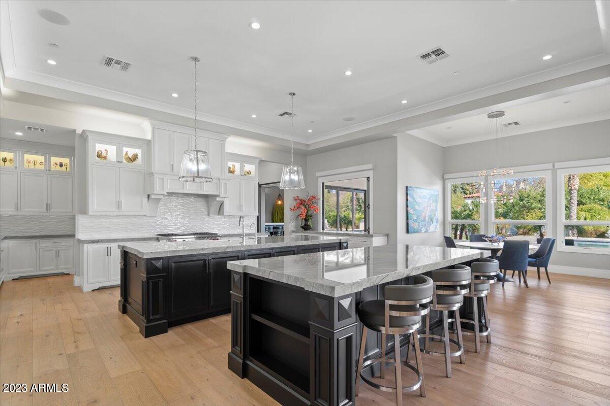 9105 N Foothills Manor Drive — photo 1