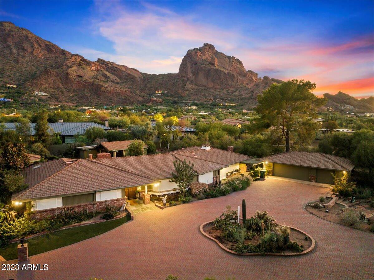 6115 N Camelback Manor Drive 18