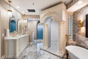 Luxurious primary suite bath