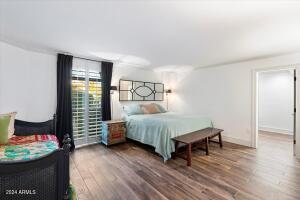 Guest en suite 1 with walk-in closet