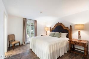 Guest en suite 3 with walk-in closet
