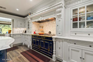 CUSTOM GAS RANGE