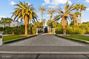 PAVER DRIVEWAY ENTRANCE