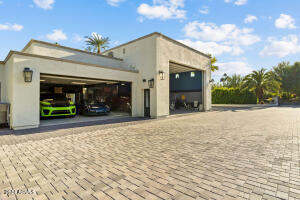 8 CAR GARAGE WITH ULTRA HIGH RV GARAGE