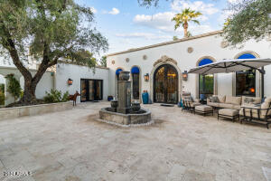 ITALIAN PAVED COURTYARD WITH FOUNTAIN