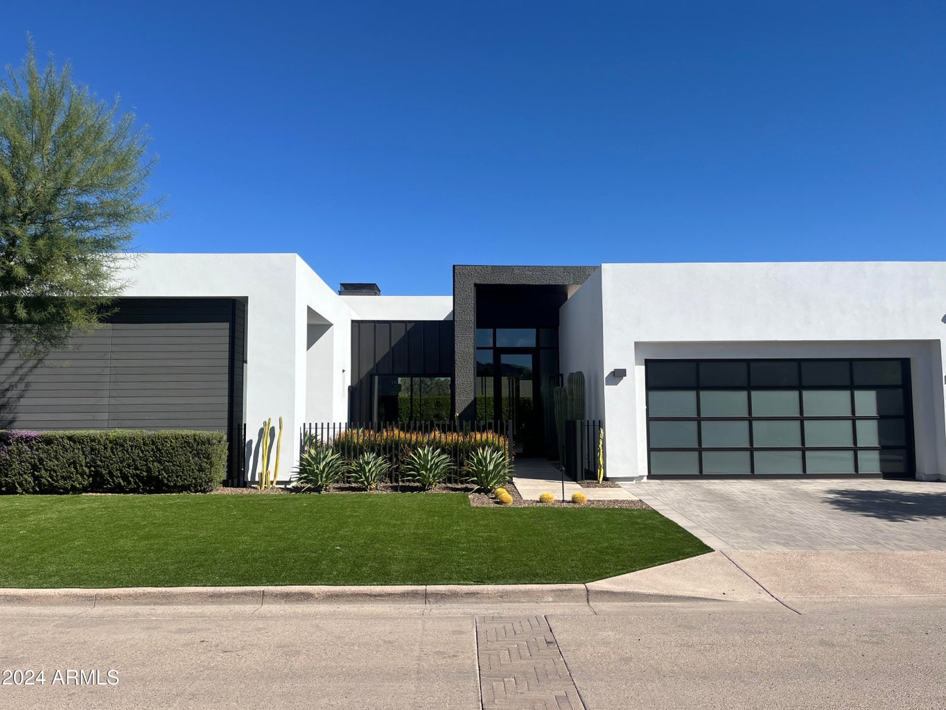 6898 E Joshua Tree Lane — photo 1