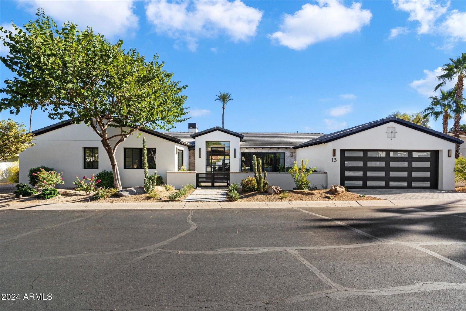 5635 E Lincoln Drive 13 — photo 1