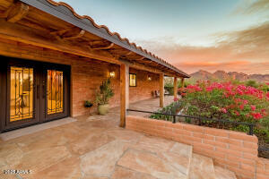 Your Fully Updated Custom Home in Paradise Valley Awaits!