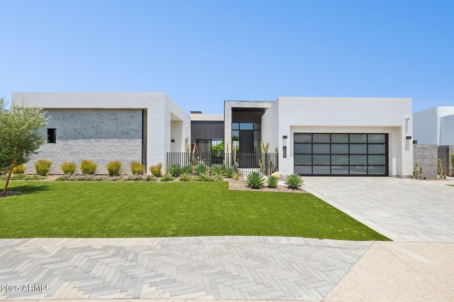 6908 E Cactus Wren Road — photo 1