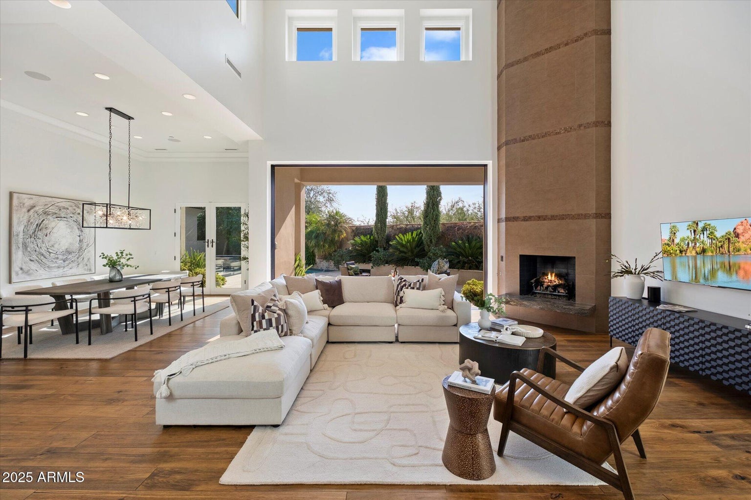 3965 E Sierra Vista Drive — photo 1